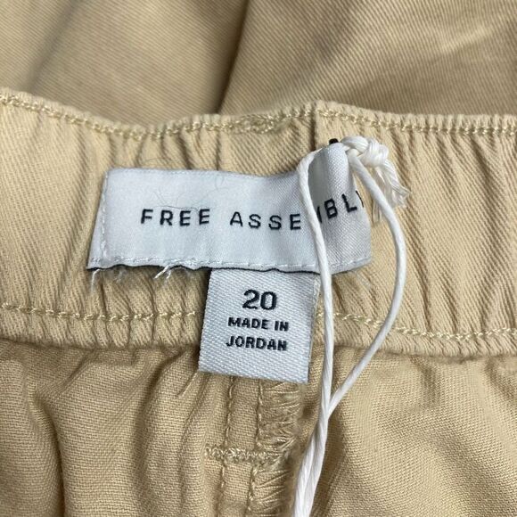 FREE‎ ASSEMBLY Women’s Cuffed Pleated Shorts  Tan Size 20 - Picture 11 of 12
